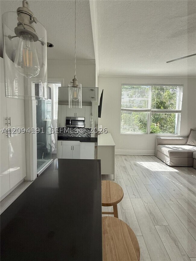 Building Photo - 119 Menores Ave