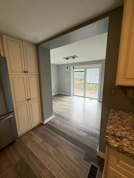 Building Photo - 40 W Quasset Rd