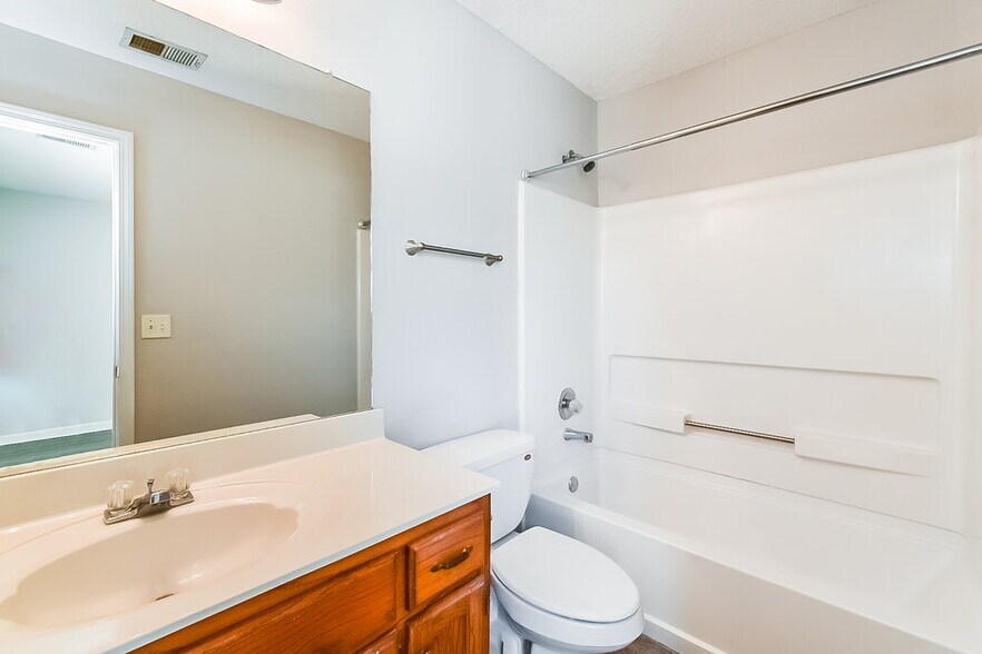 Building Photo - 7845 Sarah Ann Dr S