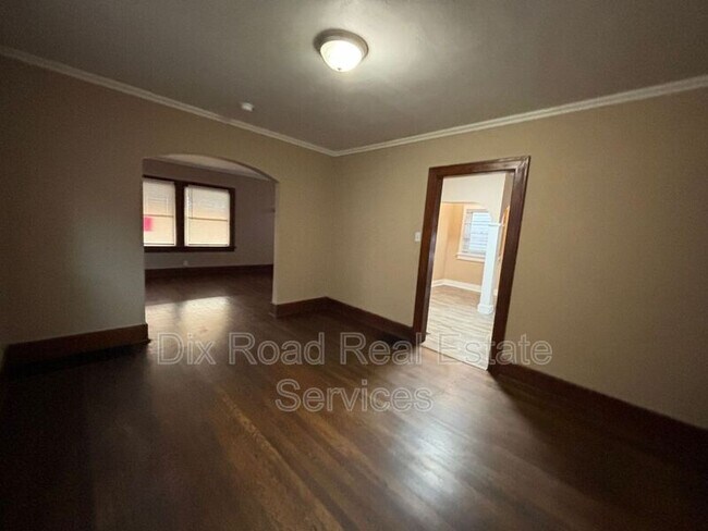 Building Photo - 916 Linden Ave