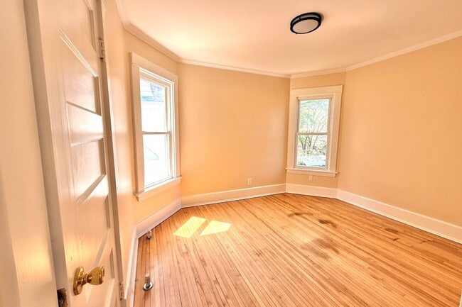 Building Photo - Renovated House for Rent!