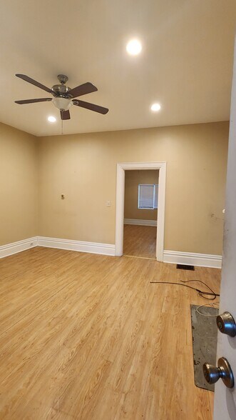 Building Photo - 4801 Sciota St