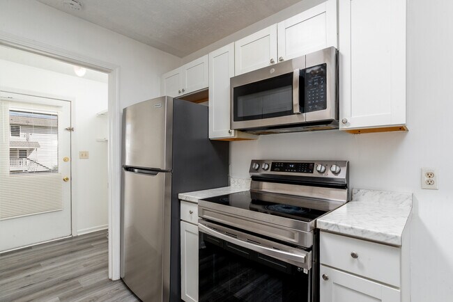 Building Photo - 801 Burcale Rd