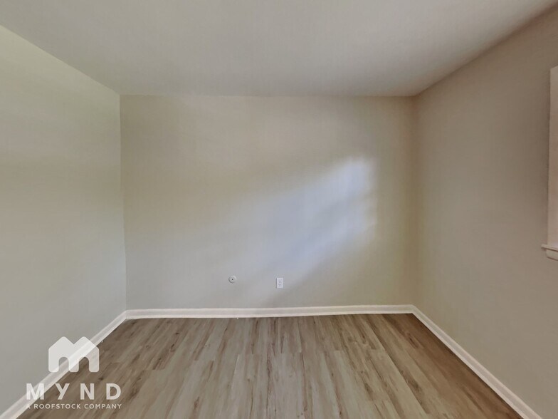 Building Photo - 916 Pine Hill Rd