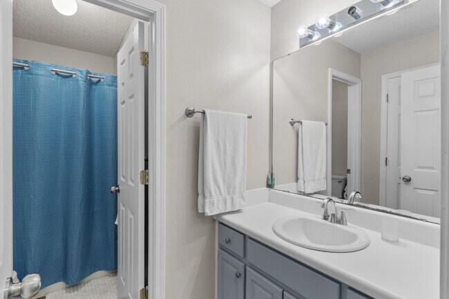Building Photo - 7613 Marthas Way