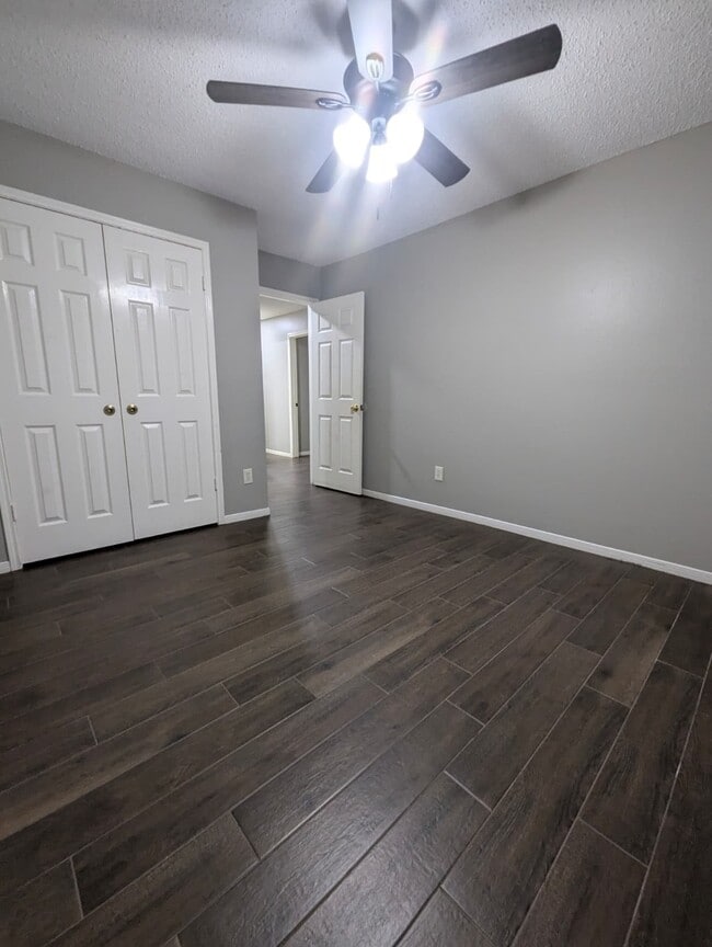 Building Photo - 827 Coral Tree Pl