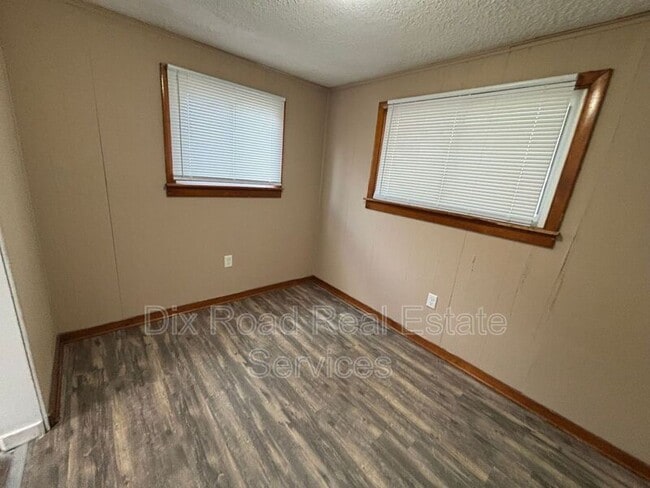 Building Photo - 348 Nassau St