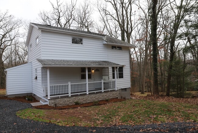 Building Photo - 264 S Main Rd