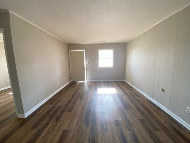 Building Photo - One bedroom one bath room apartment