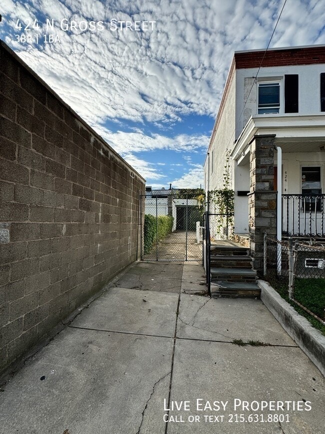Building Photo - 424 N Gross St