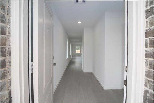 Building Photo - 2092 Cedar Way Dr