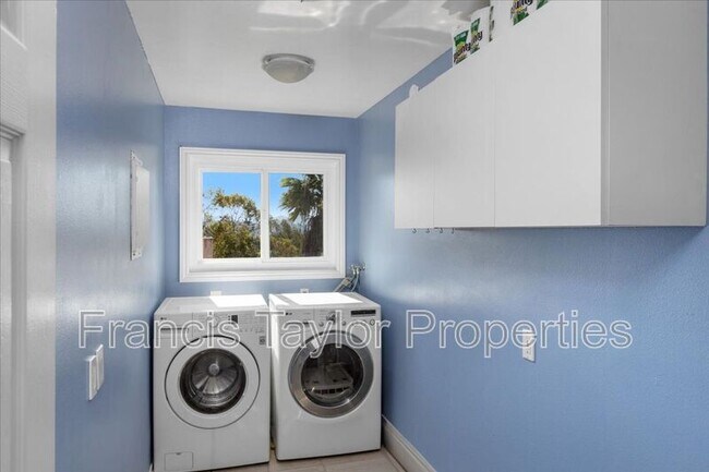 Building Photo - 215 Cranston Crest