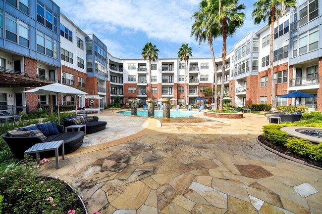 Building Photo - 5455 Richmond Ave.