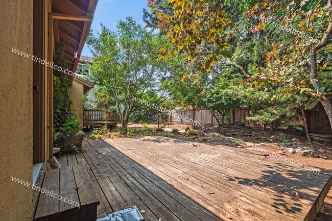 Building Photo - Modern Mediterranean 2 Bed/2 Bath with plenty of space - Pet Friendly!
