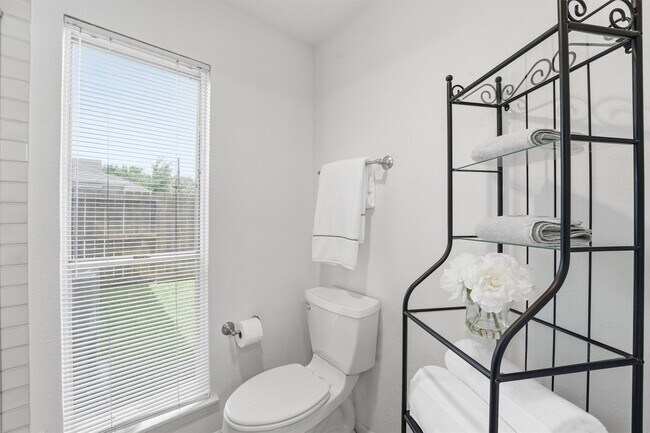 Building Photo - 2513 Country Club Blvd