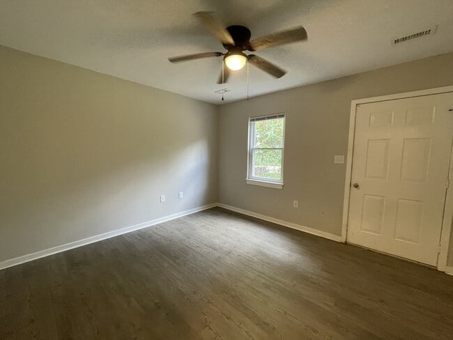 Building Photo - 119 W Vail Ct