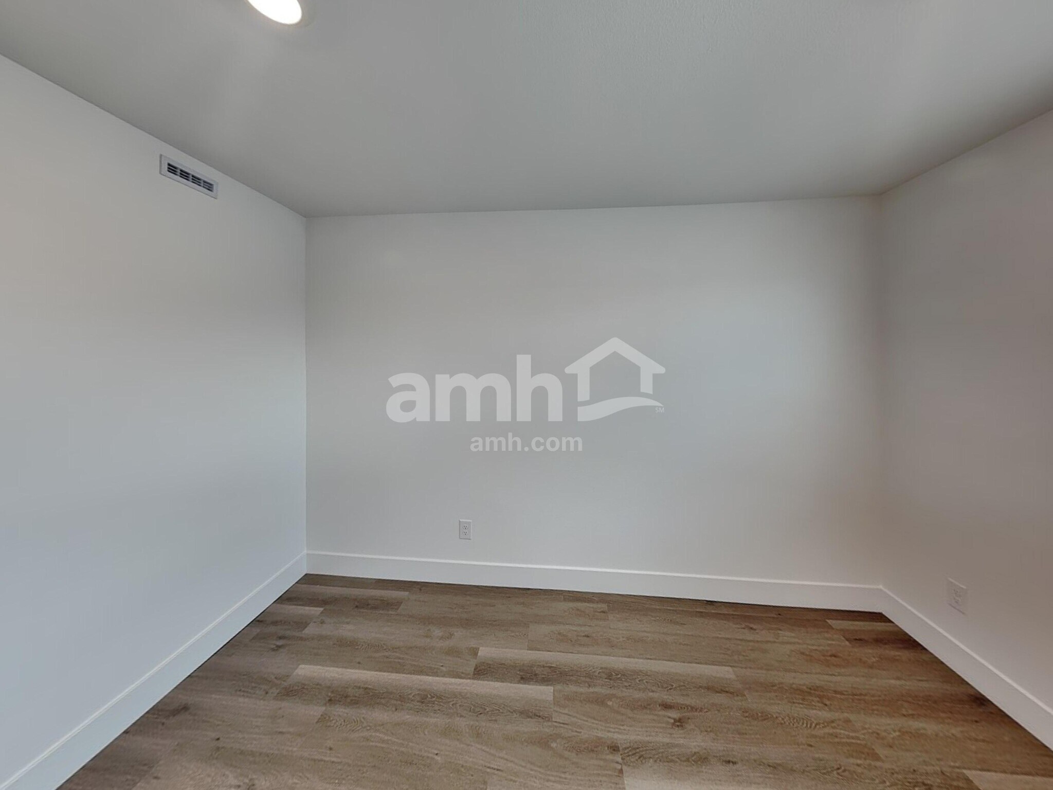 Building Photo - 5872 Vaes Dothrak St