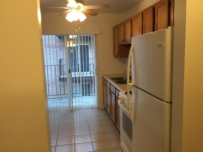 Building Photo - 1304 S Hunt Club Dr