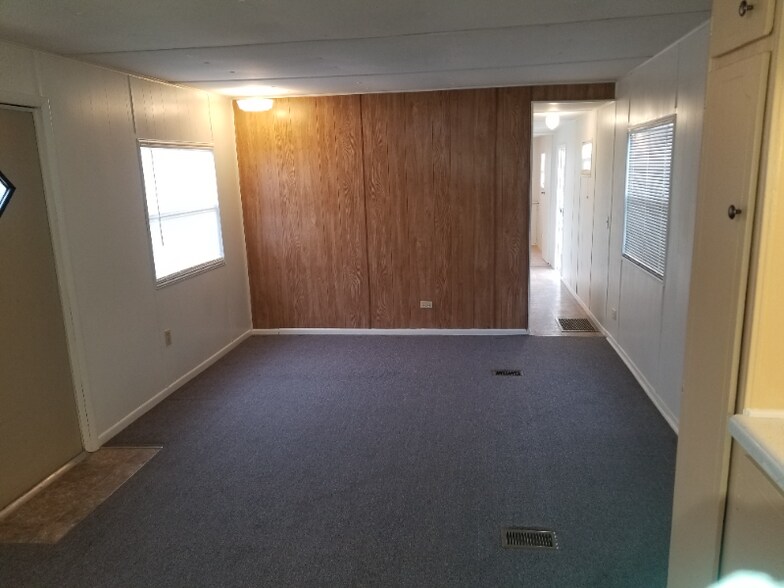 Building Photo - 41 Thicket Rd