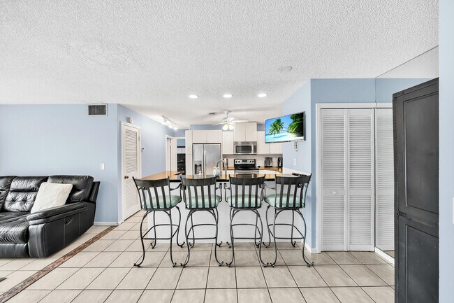 Building Photo - 130 Cypress Club Dr