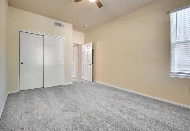 Building Photo - 2 bedroom - 2 Bath - 2 car Garage - Gated ...