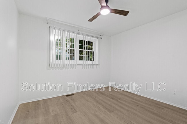 Building Photo - 211 Crocker Dr