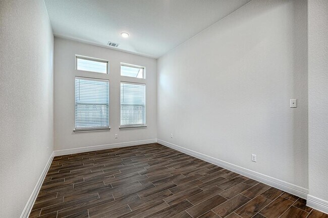 Building Photo - 126 Russet Trl