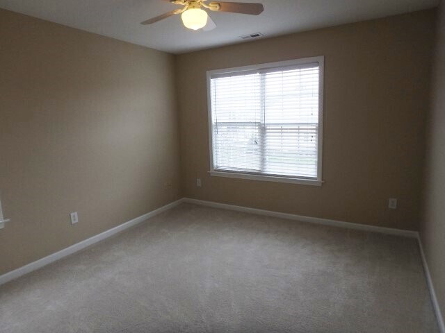 Building Photo - 121 Hampton Lake Dr