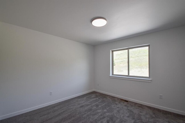 Building Photo - New South Hills Duplex Stunner!