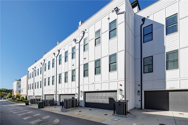 Building Photo - 1032 Robert Smalls Wy