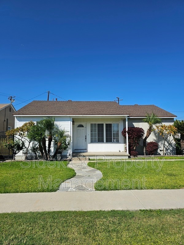 Building Photo - 14115 Oval Dr