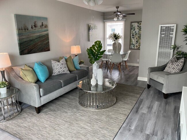 Building Photo - Fully Renovated 1 bedroom Apartment! 1/2 o...