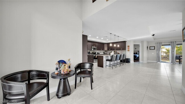 Building Photo - 569 Croydon Ave S