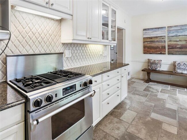 Building Photo - 1872 Wycliff Rd NW