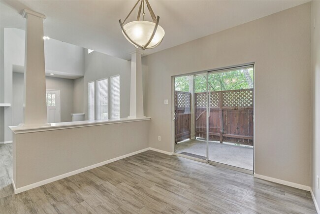 Building Photo - 25 Scarlet Woods Ct