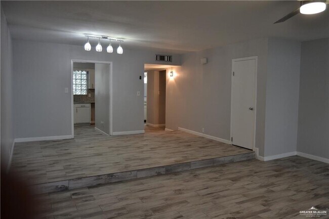 Building Photo - 704 Continental Dr