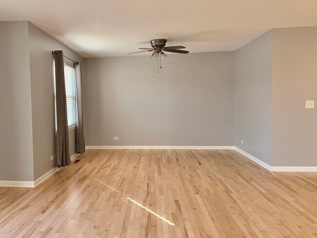 Building Photo - 700 Woodbine Ln
