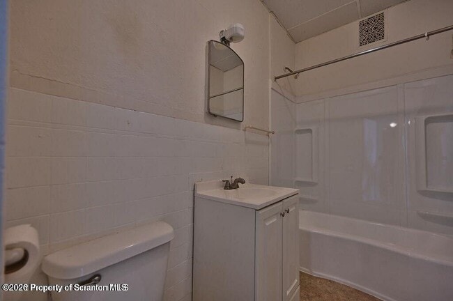 Building Photo - 1416 Capouse Ave