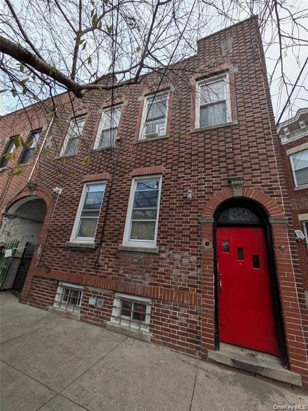 Building Photo - 104-55 42nd Ave