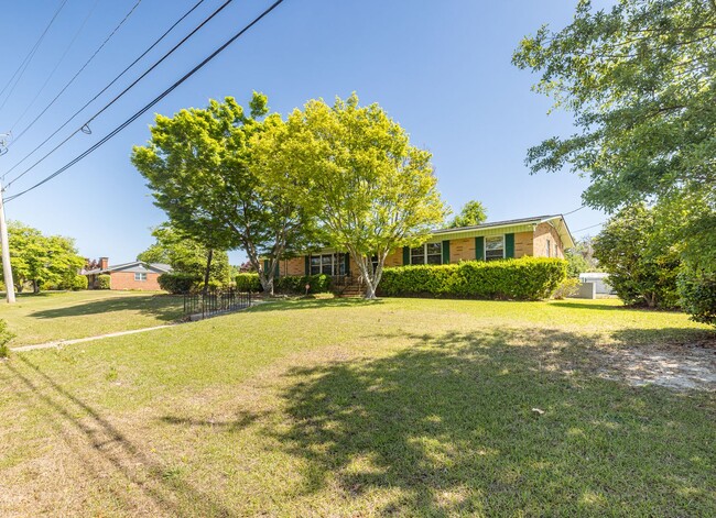 Building Photo - 240 Maywood Dr