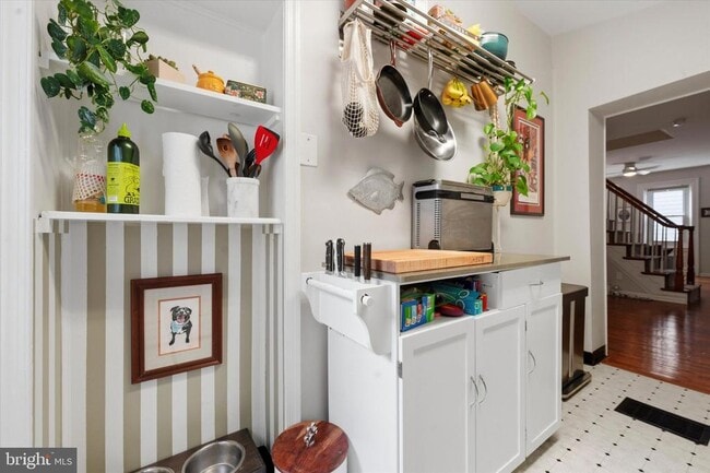 Building Photo - 1233 E Colona St