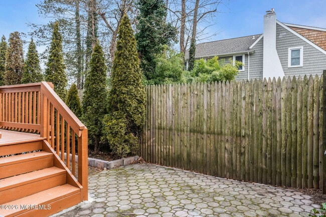 Building Photo - 1200 Bridge St