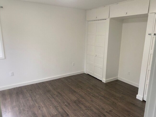 Building Photo - Remodeled 3 bed, 1 bath house with Large 2-car garage!