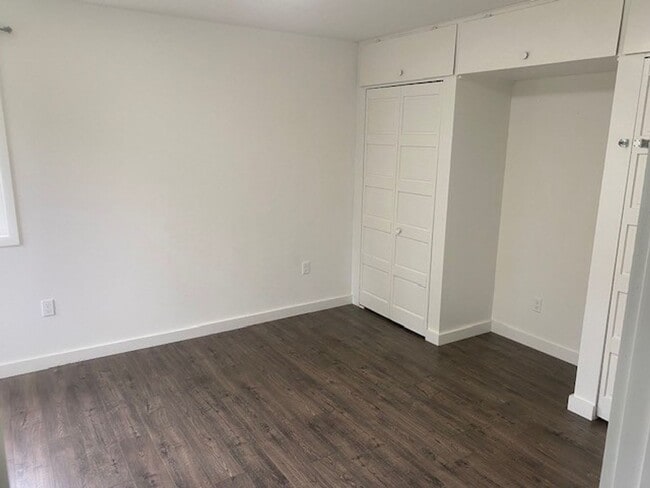 Building Photo - Remodeled 3 bed, 1 bath house with Large 2...