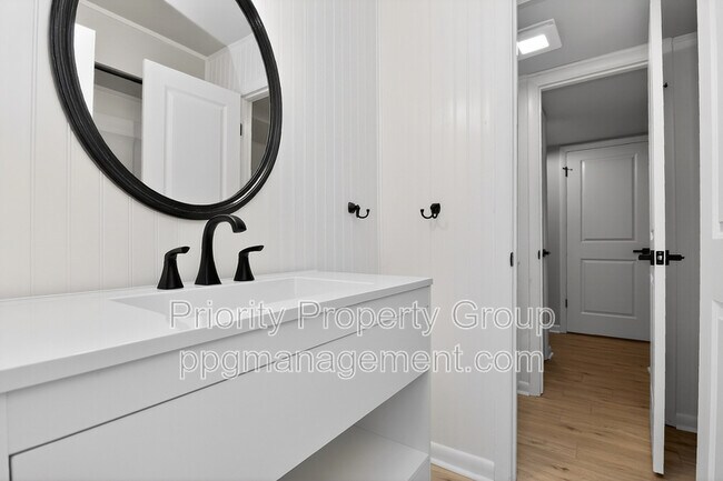 Building Photo - 4601 Coronado Dr