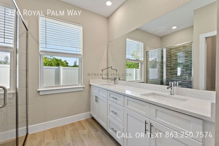 Building Photo - 326 Royal Palm Wy
