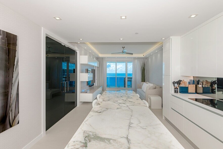 Building Photo - 2301 Collins Ave