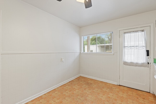 Building Photo - 417 W Gramercy Pl