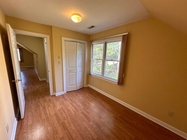 Building Photo - **West Durham 5bd / 3.5ba Oasis**