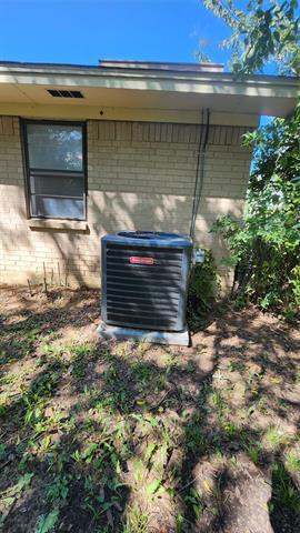 Building Photo - 520 Sweetbriar Dr